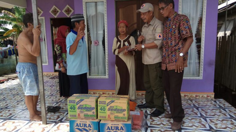 Penyerahan Bantuan Korban Puting Beliung Kecamatan Aluh-Aluh