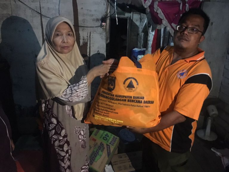 Penyerahan Bantuan Korban Kebakaran di Desa Pematang Panjang