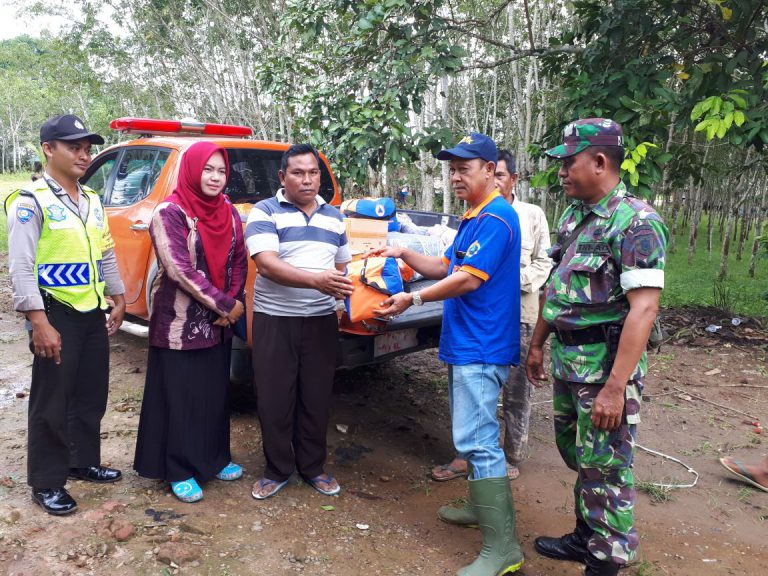 Penyerahan Bantuan Korban Puting Beliung Kampung Johar Desa Mangkaok