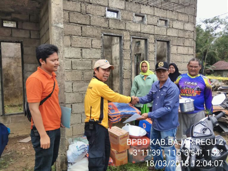 Penyerahan Bantuan Korban Kebakaran di Desa Sungkai Baru