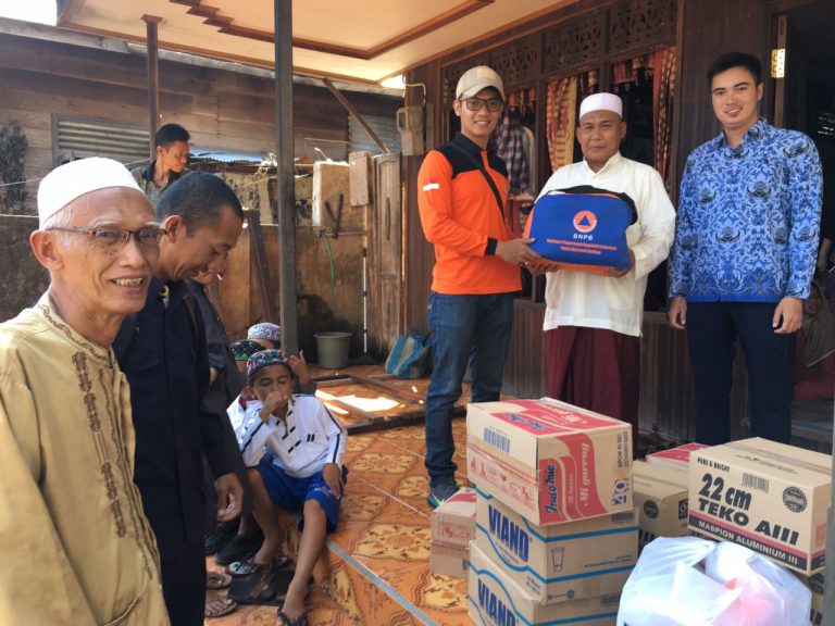 Penyerahan Bantuan Korban Kebakaran di Kelurahan Pesayangan