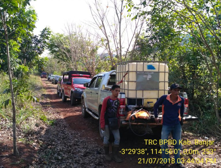 Pemadaman Kebakaran Hutan di Pegunungan Mandiangin
