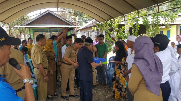Penyerahan Bantuan Korban Kebakaran oleh Bupati Banjar