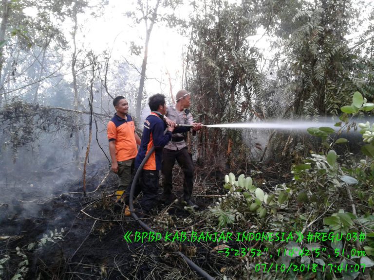 Pemadaman Kebakaran Lahan di Jalan tol Gubernur Syarkawi dan Desa Penggalaman