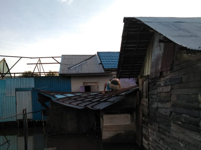 Angin Puting Beliung di desa Penggalaman Kecamatan Martapura Barat