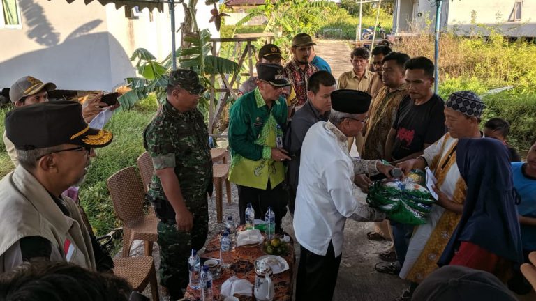 Penyerahan Bantuan Korban Puting Beliung Kecamatan Kertak Hanyar Oleh Bupati Banjar