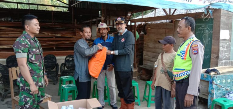 Penyerahan Bantuan Korban Kebakaran Desa Lok.Gabang Kecamatan Astambul