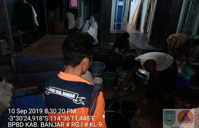 Pendistribusian Air Bersih Beruntung Baru Hingga Malam Hari