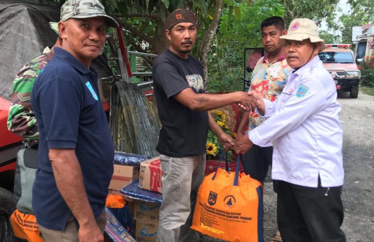 Pendistribusian Bantuan Logistik Korban Kebakaran Permukiman Di Gudang Hirang