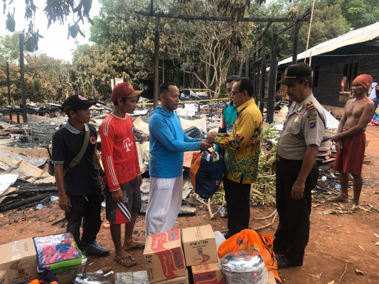 Penyerahan Bantuan Korban Musibah Kebakaran di Desa Bunglai Kecamatan Aranio