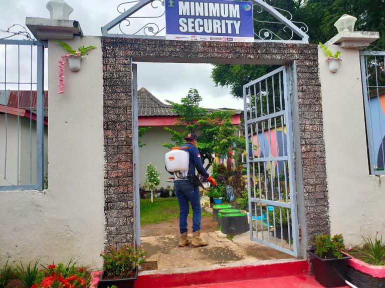 Penyemprotan Cairan Desinfektan Di Lembaga Pemasyarakatan