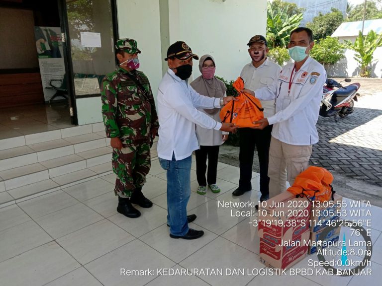 Penyerahan Bantuan Logistik bagi Korban Bencana Angin Puting Beliung di Kecamatan Martapura Barat