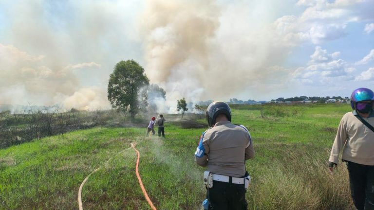 Penanganan Karhutla Di Desa Sungai Rangas Kec. Martapura Barat