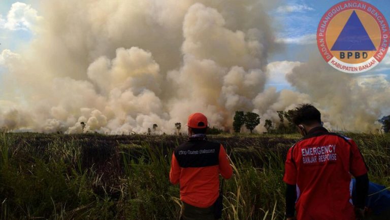 Penanganan Karhutla di Desa Tungkaran Kec. Martapura Kota