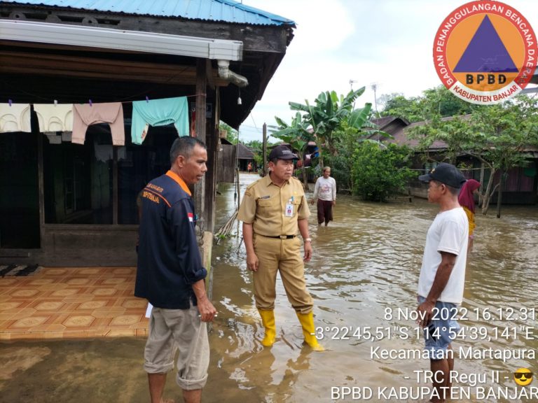Kepala Pelaksana BPBD Kab. Banjar Melakukan Monitoring langsung Wilayah Terdampak Banjir di Kecamatan Astambul