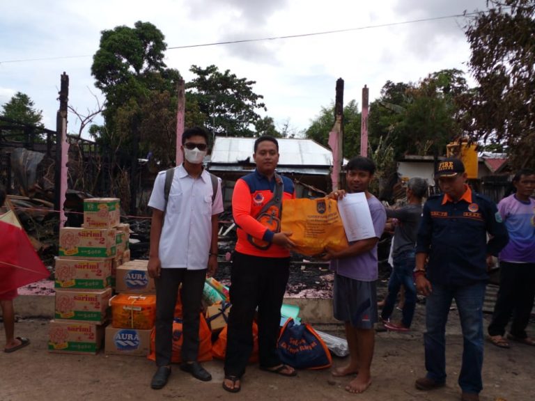 Pendistribusian Bantuan Logistik bagi Penyintas Kebakaran di Kel. Karangan Putih