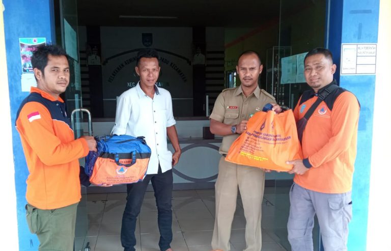 BPBD Kab. Banjar Salurkan Bantuan Logistik Kepada Warga Terdampak Angin Kencang di Kecamatan Aluh- Aluh dan Kecamatan Sungai Tabuk.