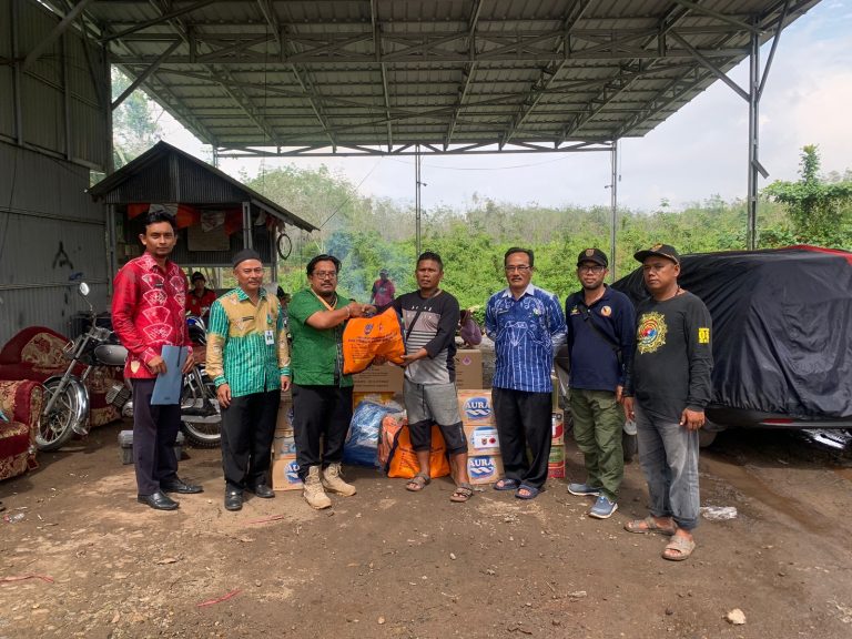 Bpbd kab. Banjar salurkan bantuan kepada korban musibah kebakaran pemukiman di desa Sei Aning Kecamatan Simpang Empat.