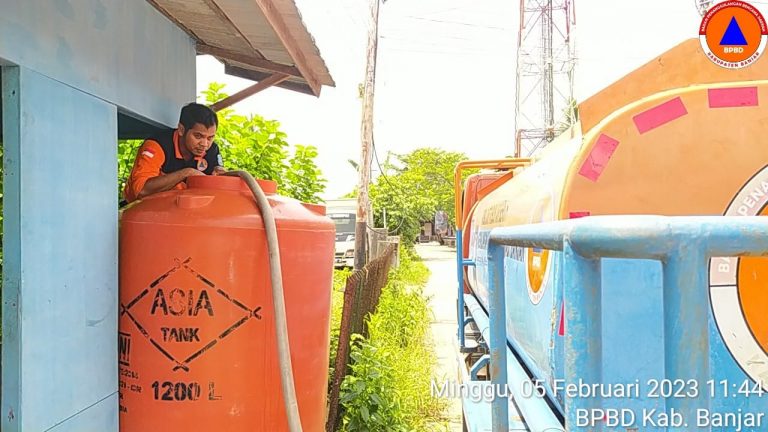 Suplai Air Bersih, Anggota TRC BPBD Diminta Respon Bantu Warga Terdampak Banjir
