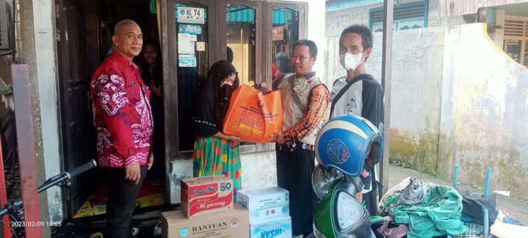BPBD Banjar Salurkan Bantuan Korban Kebakaran di Manarap Lama