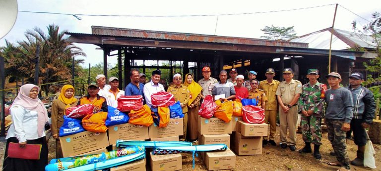 Wabup bersama BPBD Banjar Serahkan Bantuan Korban Kebakaran di Desa Sungai Aning