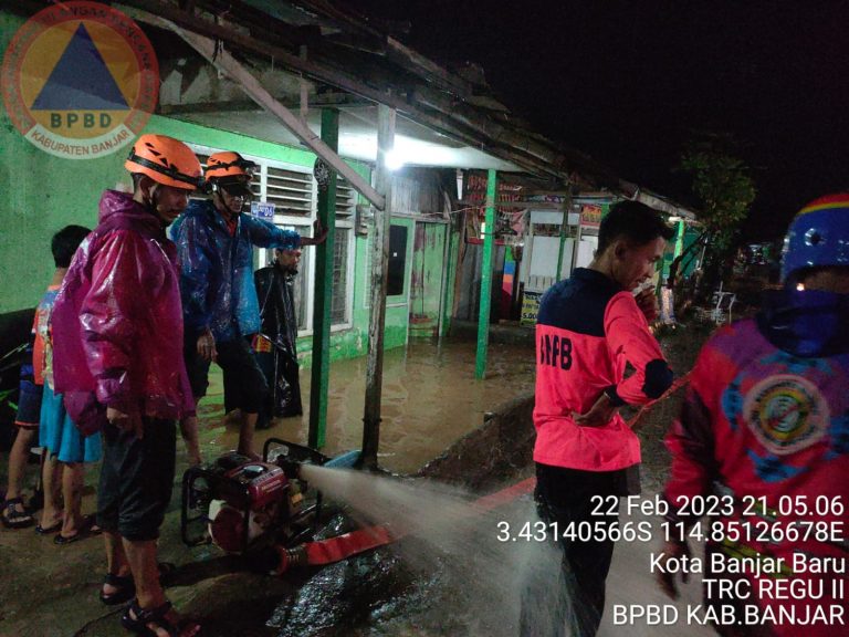 Hujan Deras di Martapura Sebabkan Banjir, BPBD Kabupaten Banjar Sigap Bantu Warga Guntung Alaban