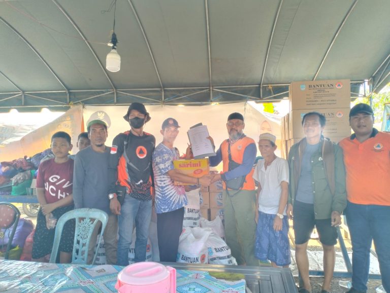 BPBD Banjar Distribusikan Bantuan Logistik Kepada Warga Terdampak Kebakaran di Pekauman Ulu Kec. Martapura Timur