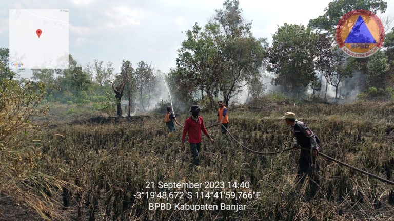 Tim Gabungan Tangani Karhutla di Karang Intan dan Sungai Tabuk