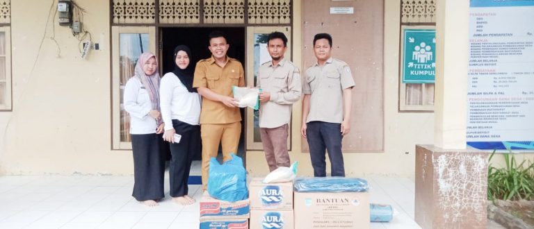 Penyerahan Bantuan Logistik Bencana Kebakaran Pemukiman oleh Pemerintah Kab. Banjar Melalui BPBD di Kec. Sambung Makmur