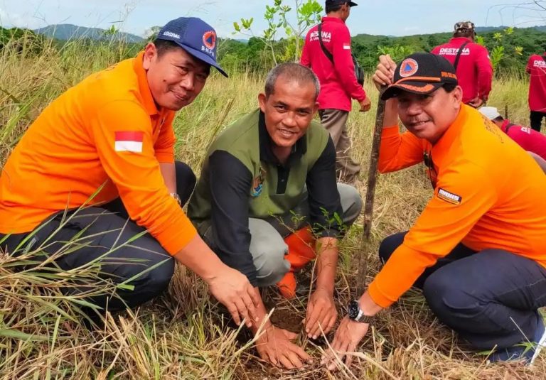 Mitigasi Bencana, BPBD Kab. Banjar gandeng UPTD Tahura Sultan Adam dalam penanaman 250 Bibit Pohon