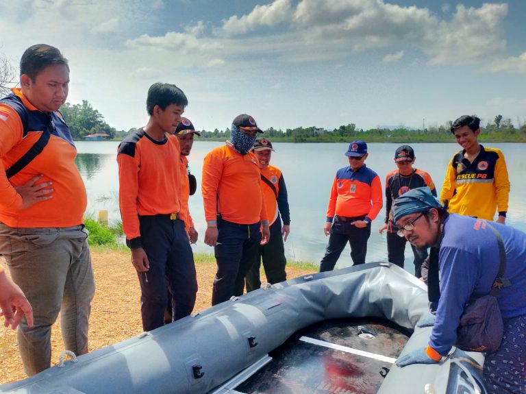 Tim Reaksi Cepat BPBD Kab. Banjar Lakukan Pelatihan Pengoperasian Perahu