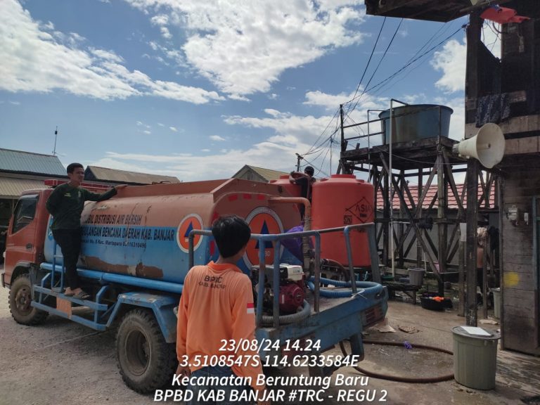 Terdampak kekeringan, BPBD Kab. Banjar distribusikan air bersih ke Kecamatan Beruntung Baru