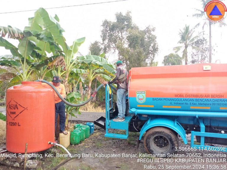 BPBD Kab. Banjar Terus Distribusikan Air Bersih untuk warga terdampak Kekeringan