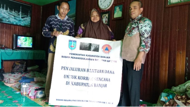 BPBD Kab. Banjar Salurkan Bantuan Dana untuk Korban Angin Puting Beliung di Kecamatan Mataraman dan Martapura Barat