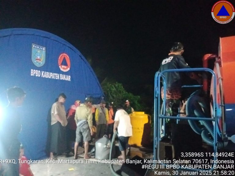 BPBD Kabupaten Banjar Distribusikan Air Bersih bagi Warga Terdampak Banjir di Desa Sungai Kitano