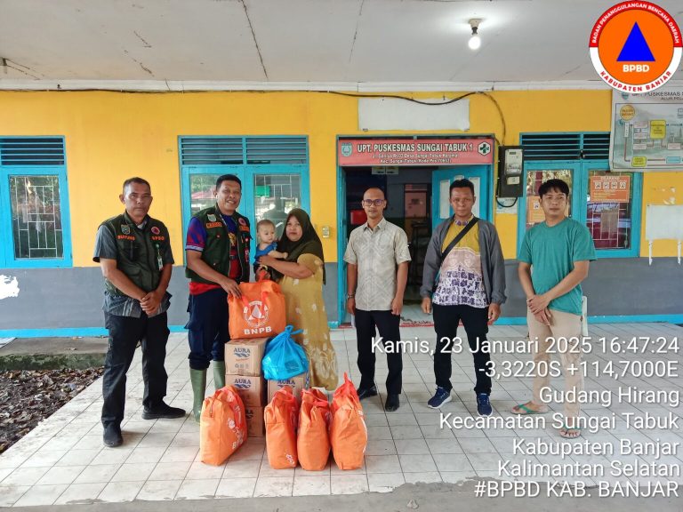 BPBD Distribusikan Bantuan Logistik kepada Pengungsi Korban Banjir di Kecamatan Gambut dan Sungai Tabuk