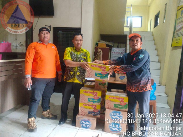 BPBD Serahkan Bantuan Logistik untuk Warga Terdampak Banjir di Kelurahan Tanjung Rema Darat