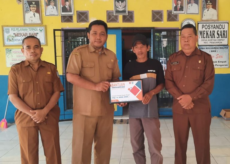 BPBD Kabupaten Banjar Salurkan Bantuan kepada Korban Bencana Angin Kencang di Desa Kertak Empat Kecamatan Pengaron