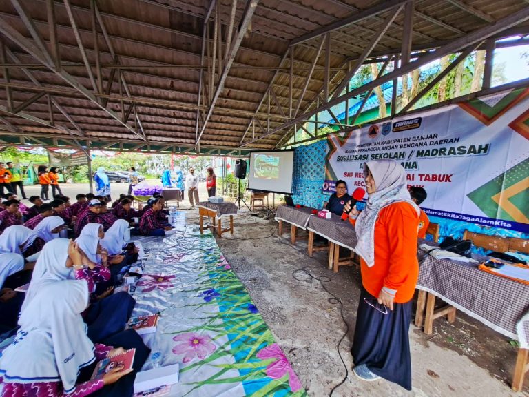 SMPN 2 Sungai Tabuk Jadi Sekolah Aman Bencana, Siswa Antusias Ikuti Sosialisasi dan Game Edukatif