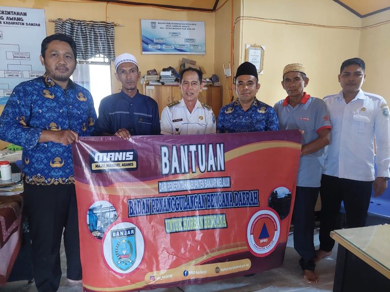 22 KK Terdampak Angin Kencang di Kabupaten Banjar Terima Bantuan Pemulihan Rumah