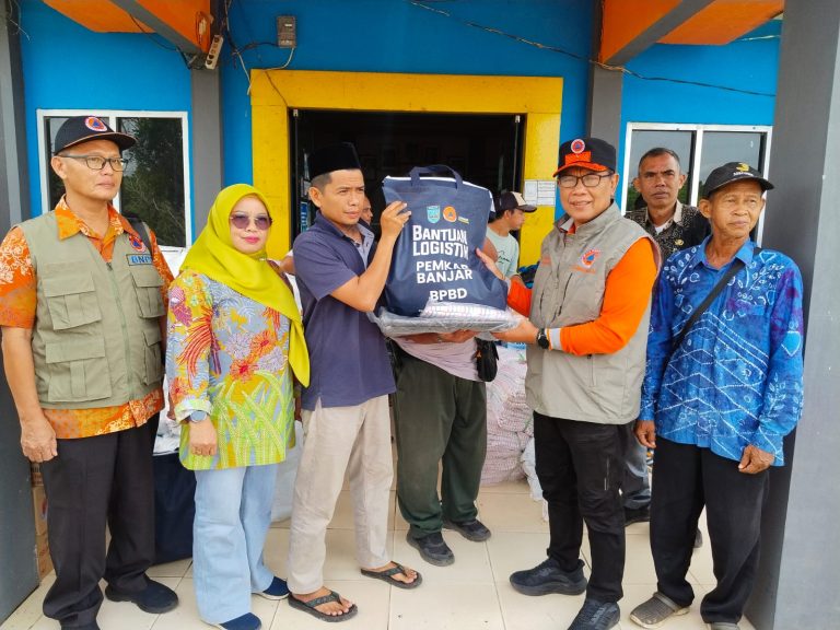 BPBD Kabupaten Banjar Salurkan Bantuan Logistik kepada Warga Terdampak Cuaca Ekstrem di Sungai Tabuk