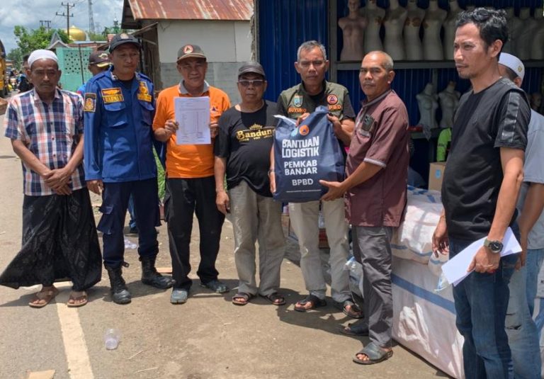 BPBD Kabupaten Banjar Salurkan Bantuan Logistik kepada Korban Kebakaran di Desa Mataraman