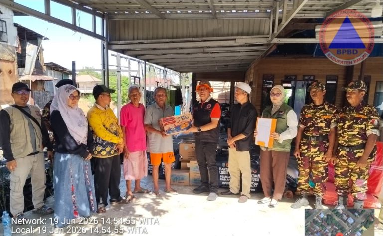 Respon Cepat BPBD Salurkan Bantuan Logistik bagi Korban Kebakaran di Desa Tambak Anyar Ilir